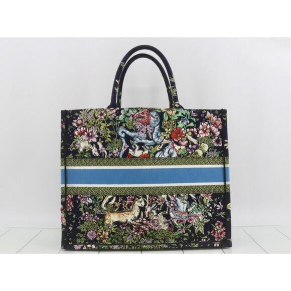 Dior Large Constellation Book Tote | Excellent Condition | Authentic Luxury - Picture 2 of 10